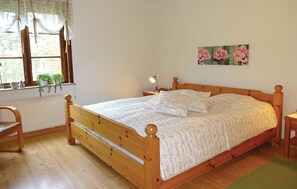 4 Schlafzimmer, Reisekinderbett, WLAN, Bettwäsche