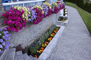 تفاصيل الفندق من الخارج