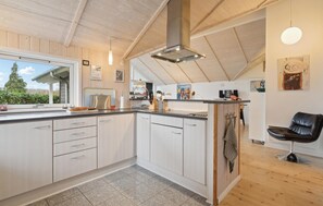 Réfrigérateur, plaque de cuisson, lave-vaisselle, cafetière/bouilloire