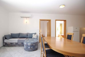 Interior - Holiday apartment with air conditioning (Baška)