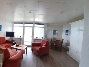 Unclassified image, 3 of 24, button - Apartment Mein Ostseetraum, Prinz Hamlet - Prinz Hamlet No. 122, 2-room apartment, 10th floor. (Neustadt in Holstein)