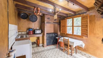 Frigorifero, piano cottura, lavastoviglie, macchina per tè/caffè