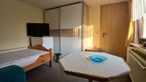 Unclassified image, 5 of 11, button - Room left - private rental Maluche (Magdeburg)