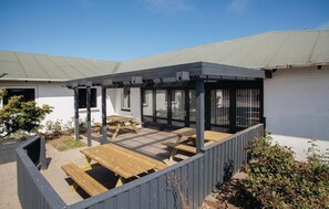 Outdoor dining - Amazing home in Thyborøn with sauna (Thyborøn)