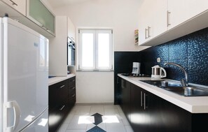 Fridge, stovetop, coffee/tea maker