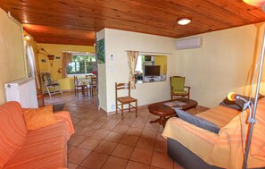 DVD player - Lovely home in St. Etienne de Boulog. (St. Etienne de Boulog.)