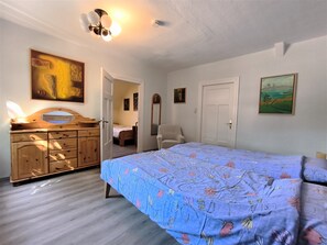 2 bedrooms, WiFi, bed sheets - Hensen: Apartment with covered terrace in the center of Tarp - Holiday apartment (Tarp)