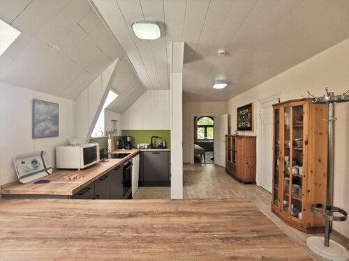 Hensen: FeWo mit überdachter Terrasse im Ortskern von Tarp - Ferienwohnung