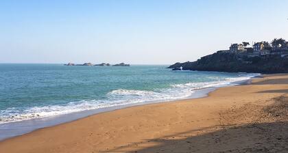 Maison confortable Ă Bonnemain avec.