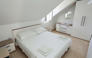 3 quartos, Wi-Fi de cortesia, roupa de cama