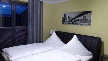 4 bedrooms, in-room safe, travel crib, WiFi