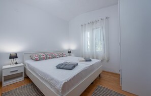 1 quarto, Wi-Fi de cortesia, roupa de cama