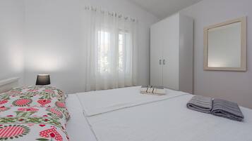 1 quarto, Wi-Fi de cortesia, roupa de cama