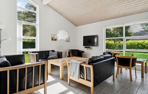 TV, fireplace, DVD player, table tennis