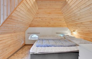 7 bedrooms, travel cot, free WiFi
