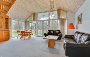 Fernseher, Kamin, DVD-Player