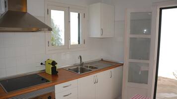 Fridge, stovetop, coffee/tea maker