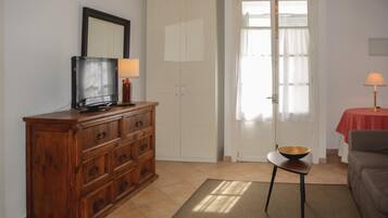 Télévision, cheminée