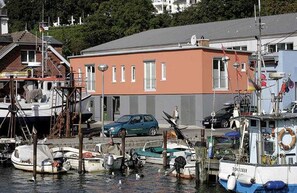 Unclassified image, 2 of 8, button