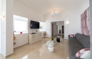 Smart TV, table tennis - Gorgeous home in Crnja Luka (Crnja Luka)