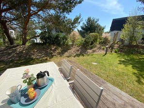 Outdoor dining - Berth 2, Karlshagen (Baltic seaside resort), Germany (Karlshagen)