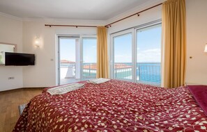 2 bedrooms, in-room safe, free WiFi, bed sheets