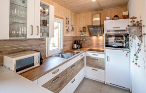 Fridge, stovetop, dishwasher, coffee/tea maker - Chalet mit Sauna und Whirlpool (St.Georgen A.Kreischb.)