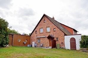 Unclassified image, 4 of 18, button