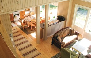 Fernseher, Kamin, DVD-Player