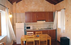 Fridge, stovetop, coffee/tea maker