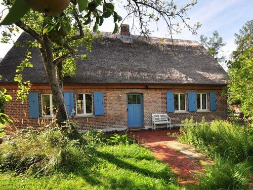 FeHa - Historic thatched cottage with trailer and large orchard