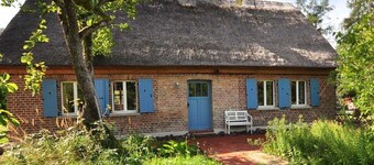 FeHa - Historic thatched cottage with trailer and large orchard