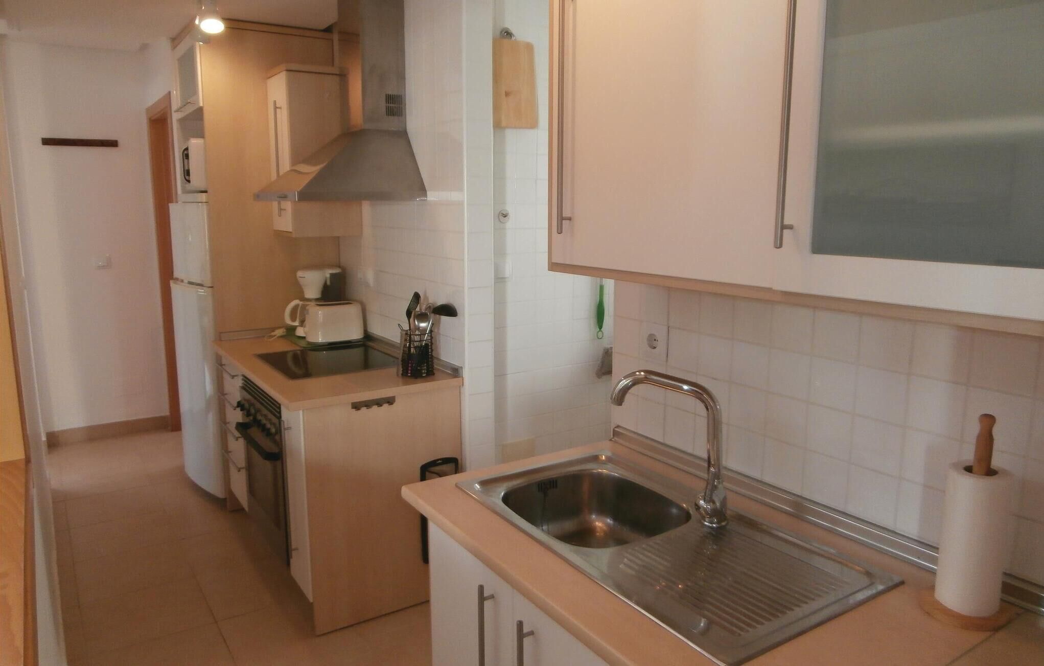 Réfrigérateur, plaque de cuisson, cafetière/bouilloire