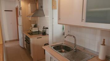 Réfrigérateur, plaque de cuisson, cafetière/bouilloire