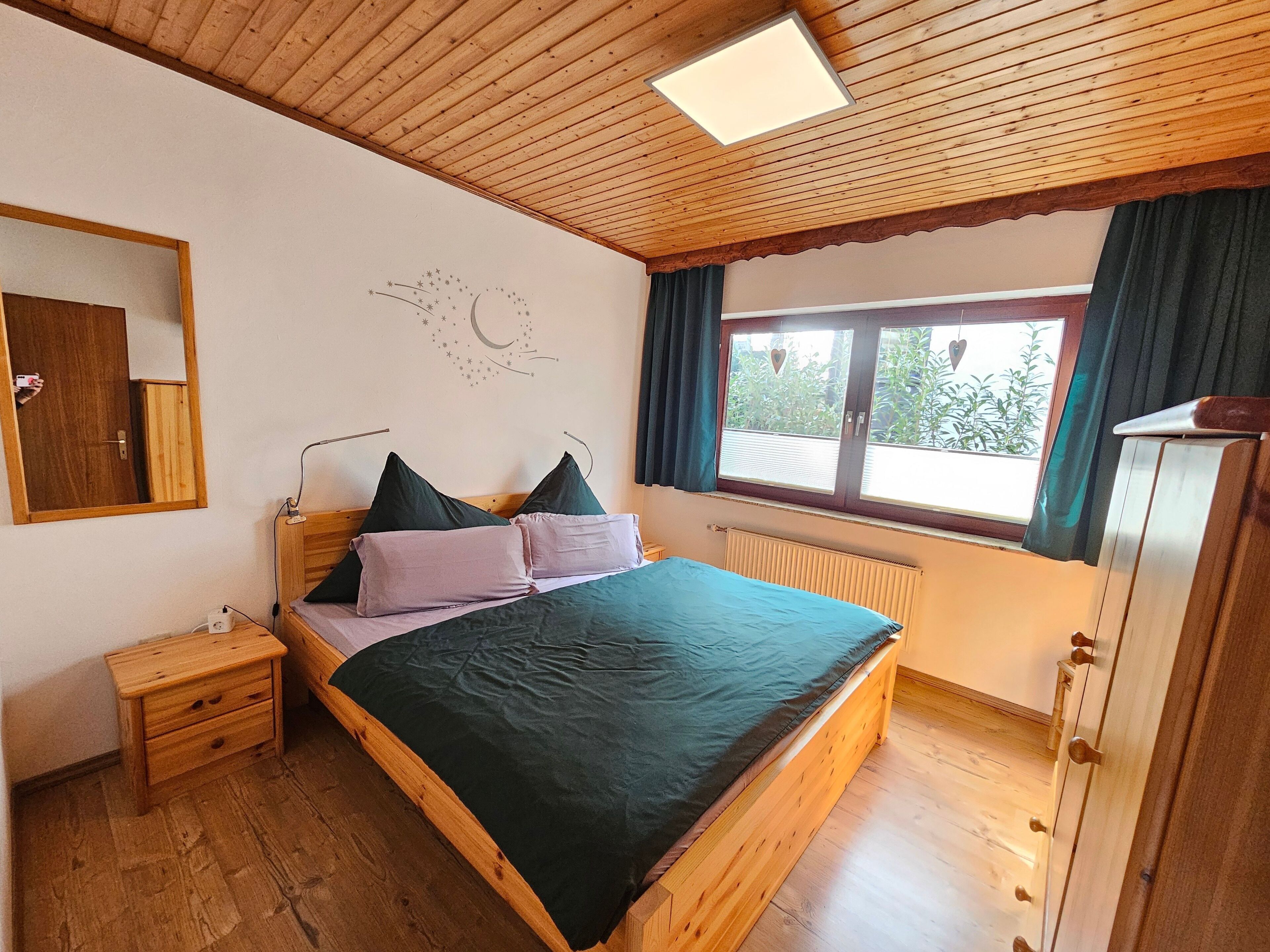 2 bedrooms, travel cot, WiFi