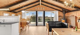 Cozy home in Hvide Sande with WiFi
