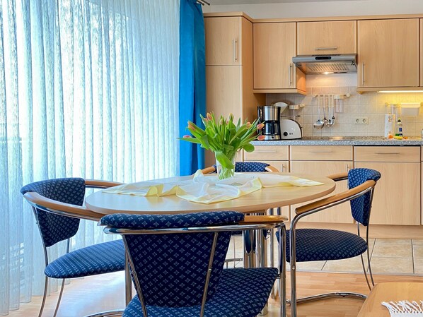 Fridge, microwave, dishwasher, coffee/tea maker