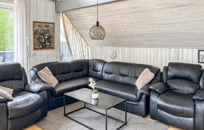 TV, fireplace, DVD player - Nice home in Rømø with sauna (Rømø)