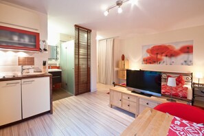1 bedroom, iron/ironing board, travel crib, WiFi
