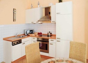 雪櫃、微波爐、焗爐、洗碗機