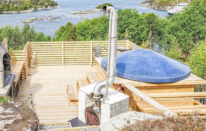 Lovely home in Sveio with WiFi
