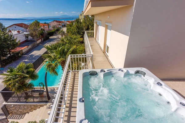 Bain à remous extérieur