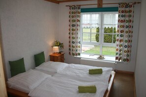 2 slaapkamers, een strijkplank/strijkijzer, reisbedje, wifi