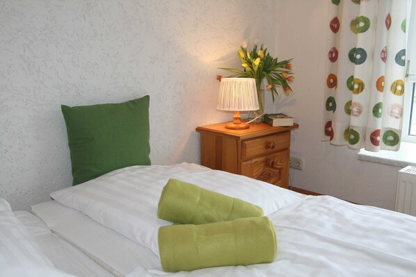 2 slaapkamers, een strijkplank/strijkijzer, reisbedje, wifi