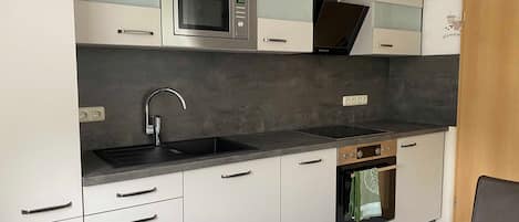 Refrigerador, microondas, horno, lavavajillas