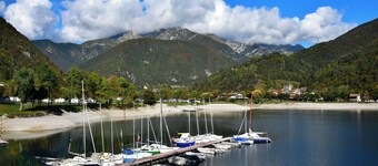 Montain hut with 20,000 square meters of land