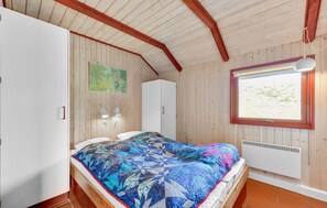 3 bedrooms, travel crib