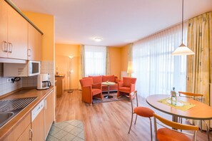 Refrigerador, microondas, lavavajillas y tostadora 