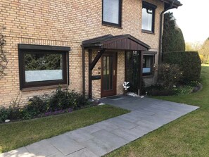 Unclassified image, 4 of 28, button