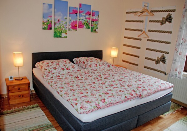 1 bedroom, travel crib, WiFi, bed sheets